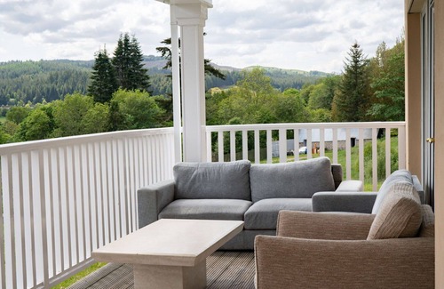 Glen Urquhart Villa | Belle maison de vacances privée pour 15 personnes avec TV, patio, vue panoramique et parking