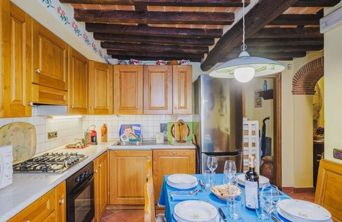 Santa Lucia Maison | Merveilleuse maison de vacances privée pour 4 personnes avec WIFI, climatisation, TV et balcon
