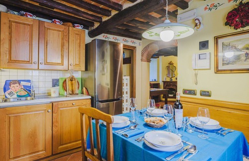 Santa Lucia Maison | Merveilleuse maison de vacances privée pour 4 personnes avec WIFI, climatisation, TV et balcon