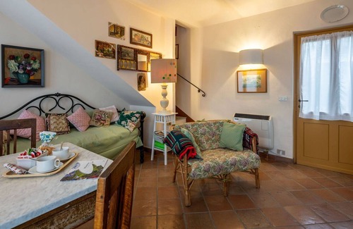 Belveglio Maison | Wonderful private villa for 3 guests with TV, patio, pets allowed and parking