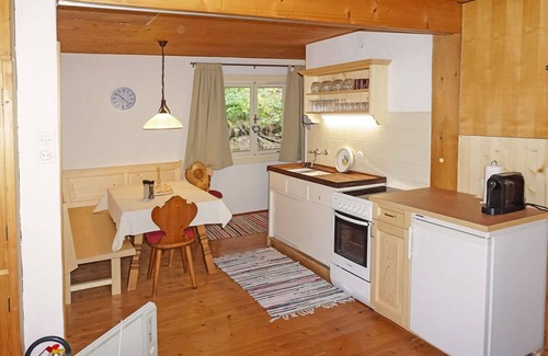 Flirsch Maison | Belle maison de vacances privée pour 7 personnes avec TV et patio