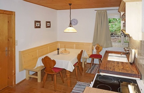 Flirsch Maison | Belle maison de vacances privée pour 7 personnes avec TV et patio