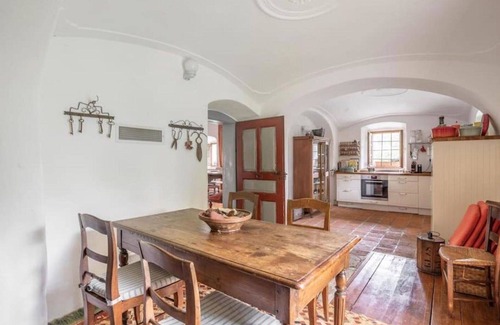 Clunek Maison | Merveilleuse maison de vacances privée pour 8 personnes avec WIFI, patio et animaux admis