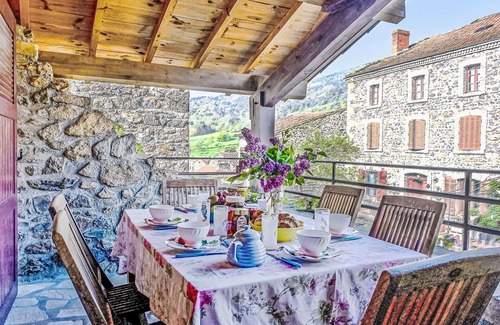 Blassac Maison | Belle maison de vacances privée pour 6 personnes avec WIFI, TV, terrasse et animaux admis