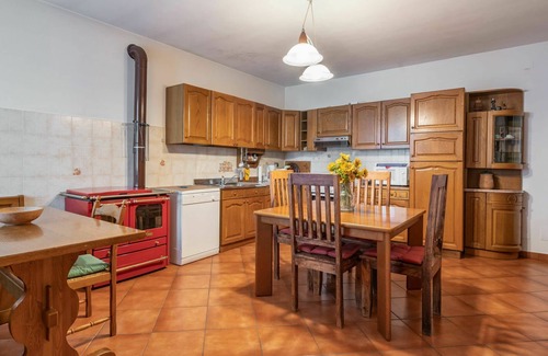 Ferrere Maison | Magnifique maison de vacances privée avec WIFI, piscine privée, bain à remous, TV, patio, parking
