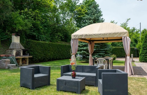 Ferrere Maison | Magnifique maison de vacances privée avec WIFI, piscine privée, bain à remous, TV, patio, parking