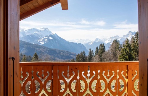 Chesieres Maison | Belle maison de vacances privée pour 8 personnes avec bain à remous, WIFI, TV, balcon et parking