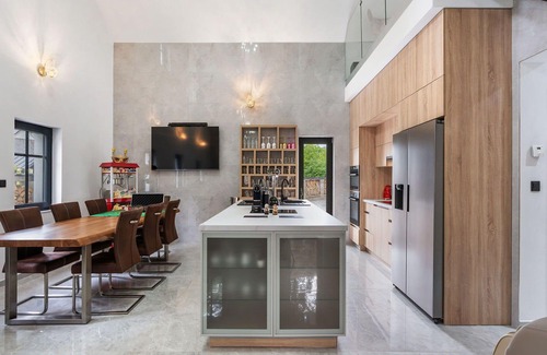 Dolni Laz Maison | Magnifique maison de vacances privée avec WIFI, bain à remous, TV, terrasse et animaux admis