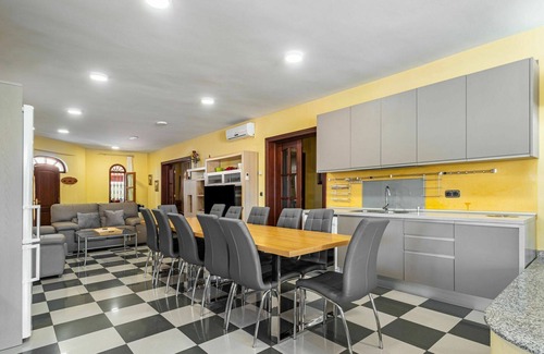 Baena Villa | Maison de vacances privée avec bain à remous, WIFI, climatisation, piscine privée, TV, patio