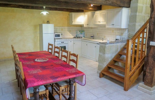Puymiclan Villa | Belle maison de vacances privée pour 8 personnes avec piscine privée, TV, animaux admis et parking