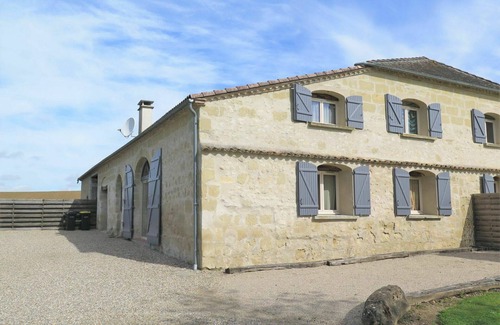 Puymiclan Villa | Belle maison de vacances privée pour 8 personnes avec piscine privée, TV, animaux admis et parking