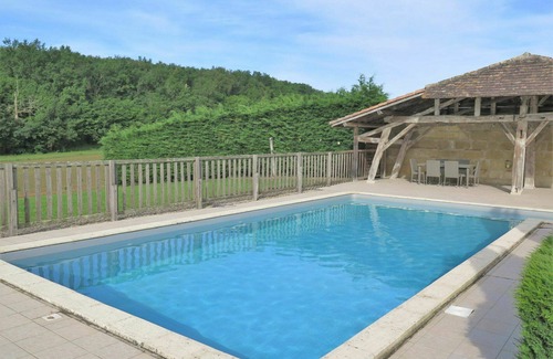 Puymiclan Villa | Belle maison de vacances privée pour 8 personnes avec piscine privée, TV, animaux admis et parking