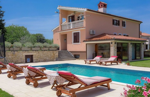 Melnica Maison | Belle maison de vacances privée avec climatisation, piscine privée, WIFI, TV et terrasse