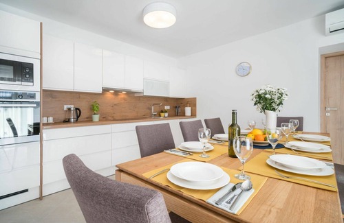 Kringa Maison | Magnifique maison de vacances privée avec WIFI, piscine privée, climatisation, TV et terrasse