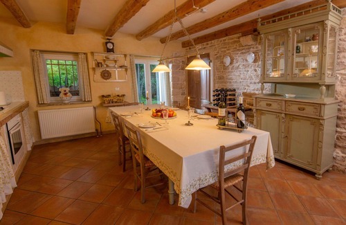 Sajini Villa | Belle maison de vacances privée avec piscine privée, climatisation, WIFI, TV, terrasse, parking