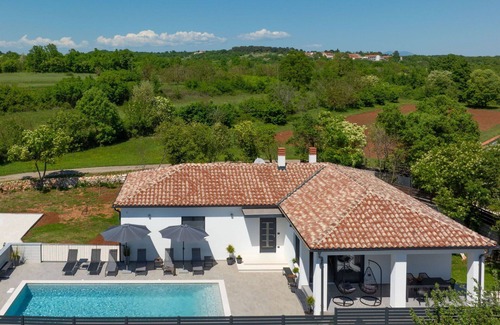 Filipana Maison | Magnifique maison de vacances privée avec climatisation, piscine privée, WIFI, TV et terrasse