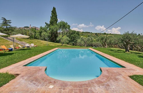 Agello Villa | Maison de vacances privée avec WIFI, piscine privée, climatisation, TV, patio, près de Pérouse