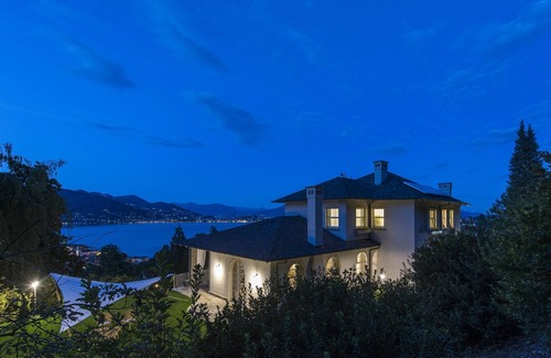 Baveno Villa | Maison de vacances privée avec bain à remous, climatisation, sauna, WIFI, piscine, TV, patio