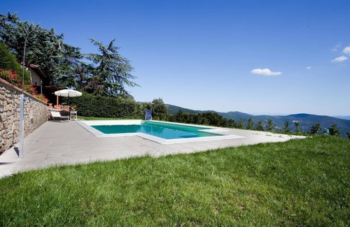 Cortona Maison | Belle maison de vacances privée avec piscine, WIFI, TV, terrasse, animaux admis, vue panoramique