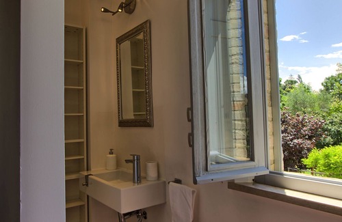 Ostra Villa | Maison de vacances privée avec WIFI, piscine privée, climatisation, TV, patio, vue panoramique