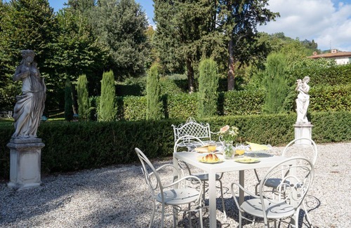 Ronta Villa | Belle maison de vacances privée avec WIFI, piscine privée, bain à remous, TV et vue panoramique