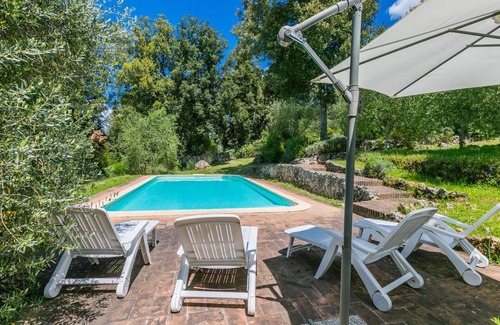 Siena Maison | Magnifique maison de vacances privée avec WIFI, piscine privée, TV, patio et parking