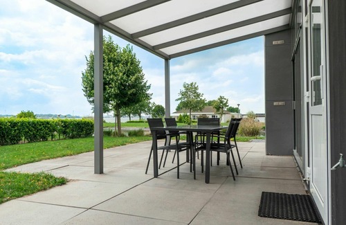 Dordtse Biesbosch Maison | Wonderful private villa for 4 people with pool, WIFI, TV, terrace and parking