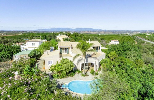 Silves Maison | Maison de vacances privée avec piscine privée, climatisation, WIFI, bain à remous, TV, terrasse