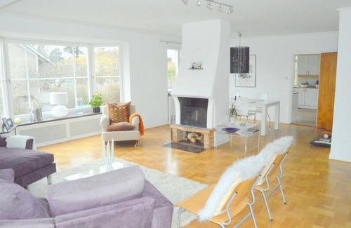 Stocksund Villa | Fantastique maison avec lac à 10 minutes de Stockholm Centre