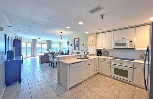Pensacola Beach Copropriété | Wonderful views of the Gulf from this 5th flr Emerald Isle, Gulf front condo!