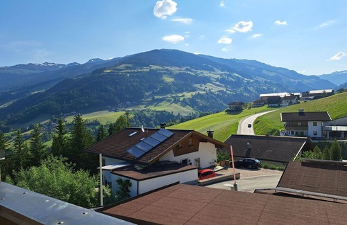Hainzenberg Maison | Maravillosa casa de vacaciones para 12 personas con TV, balcón y aparcamiento