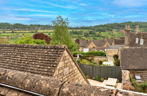 Painswick Maison | Magnifique maison de vacances pour 19 personnes avec WIFI, piscine, TV et animaux admis