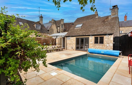 Painswick Maison | Magnifique maison de vacances pour 19 personnes avec WIFI, piscine, TV et animaux admis