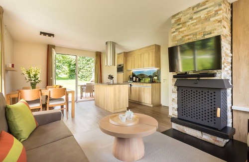 Medebach Maison | Joli appartement pour 4 personnes avec bain à remous, WIFI, piscine, TV et parking