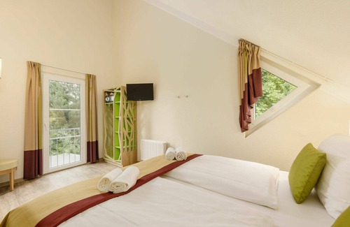 Medebach Maison | Joli appartement pour 4 personnes avec bain à remous, WIFI, piscine, TV et parking