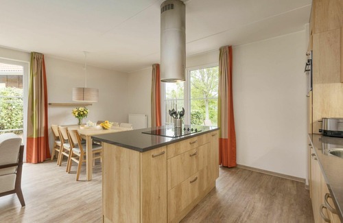 Medebach Maison | Agréable appartement pour 6 personnes avec piscine, bain à remous, WIFI, TV et parking