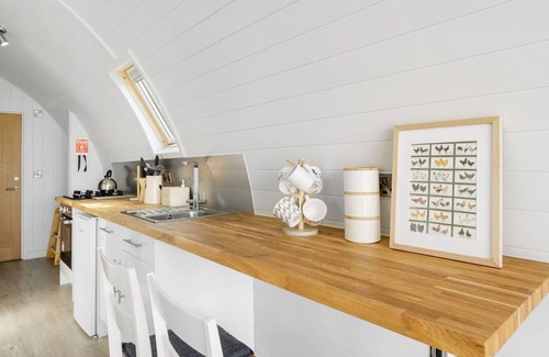 Hertford Maison | Belle maison de vacances pour 6 personnes avec bain à remous, TV, terrasse et animaux admis