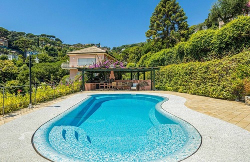 Rapallo Villa | Belle maison de vacances pour 8 personnes avec piscine privée, WIFI, climatisation, TV et patio
