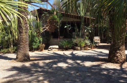 San Nicolo Villa | Magnifique villa entourée de verdure luxuriante située au calme plage proche