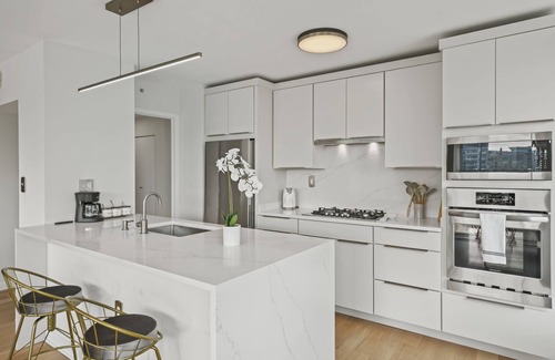 Capitol Hill Appartement | Wonderful Waterfront Apt for 5! Pkg & City Views