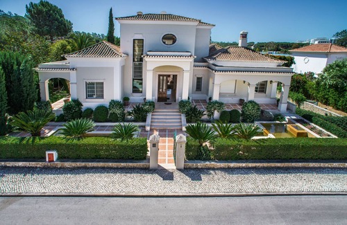 Almancil Villa | Merveilleusement élégant et luxueux Villa, piscine chauffée, jardins, Architecte d'intérieur