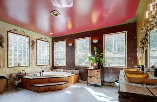East Sooke Maison | Wonderland Mansion @ Serenity Lodges