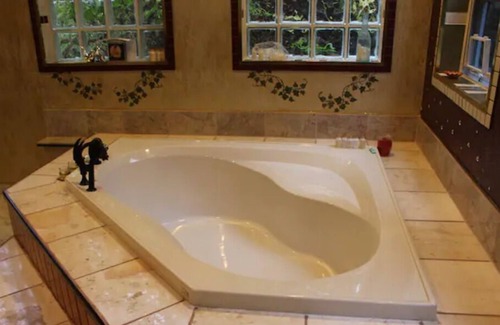 East Sooke Maison | Wonderland Mansion @ Serenity Lodges