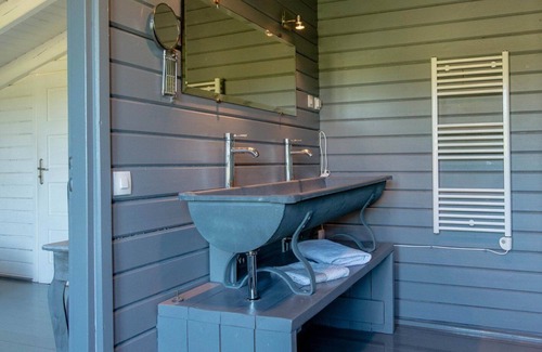 Saint-Etienne-de-Villereal Villa | Wooden villa, swimming pool, terrace and garden in Villeréal
