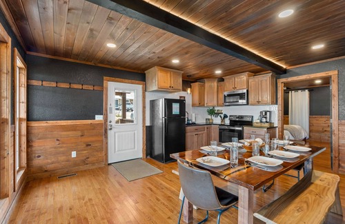 South Pittsburg Cabine | NOUVELLE CABINE! PISCINE INTÉRIEURE! INCROYABLE! HOTTUB, FOYER, FIREPIT Chatt TN 21 miles