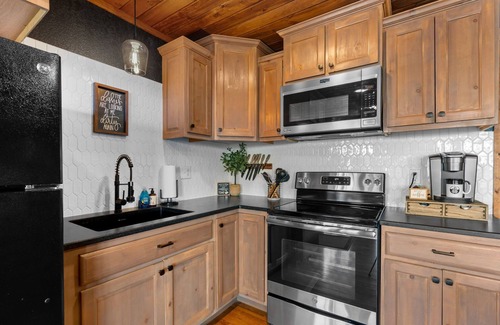 South Pittsburg Cabine | NOUVELLE CABINE! PISCINE INTÉRIEURE! INCROYABLE! HOTTUB, FOYER, FIREPIT Chatt TN 21 miles