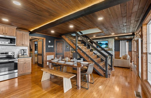 South Pittsburg Cabine | NOUVELLE CABINE! PISCINE INTÉRIEURE! INCROYABLE! HOTTUB, FOYER, FIREPIT Chatt TN 21 miles