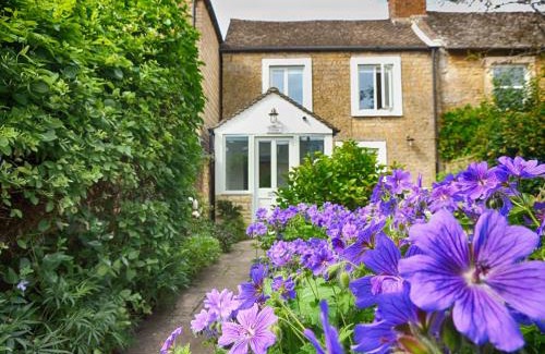 Bourton Maison | Woodbine Cottage