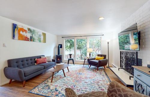 Bellingham Maison | Woodbine Way Retreat