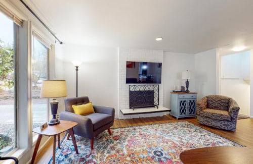 Bellingham Maison | Woodbine Way Retreat